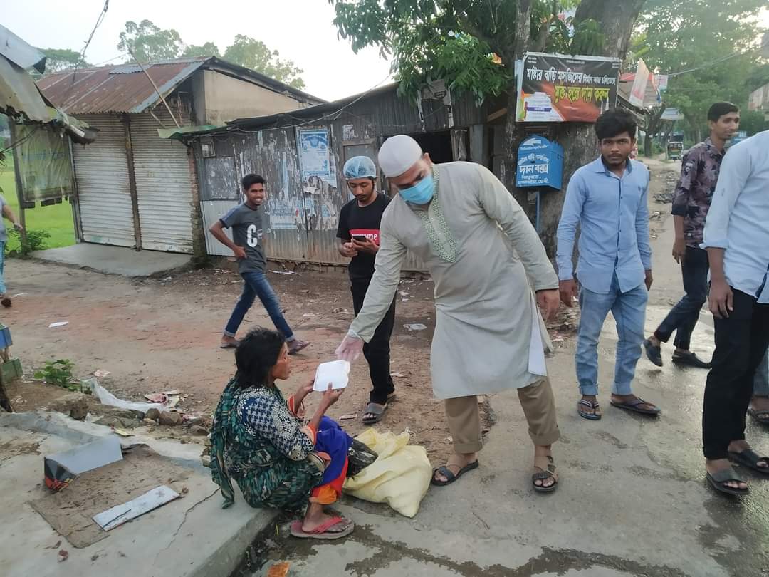 দুঃস্থদের মাঝে খাদ্য সহায়তা